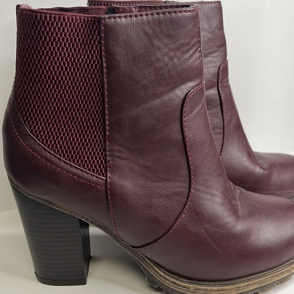 Bamboo stacked heel faux leather ankle boots booties. Size 7.5 - Picture 2 of 14